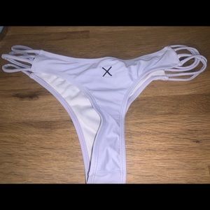 Boutine LA classic strap bottoms